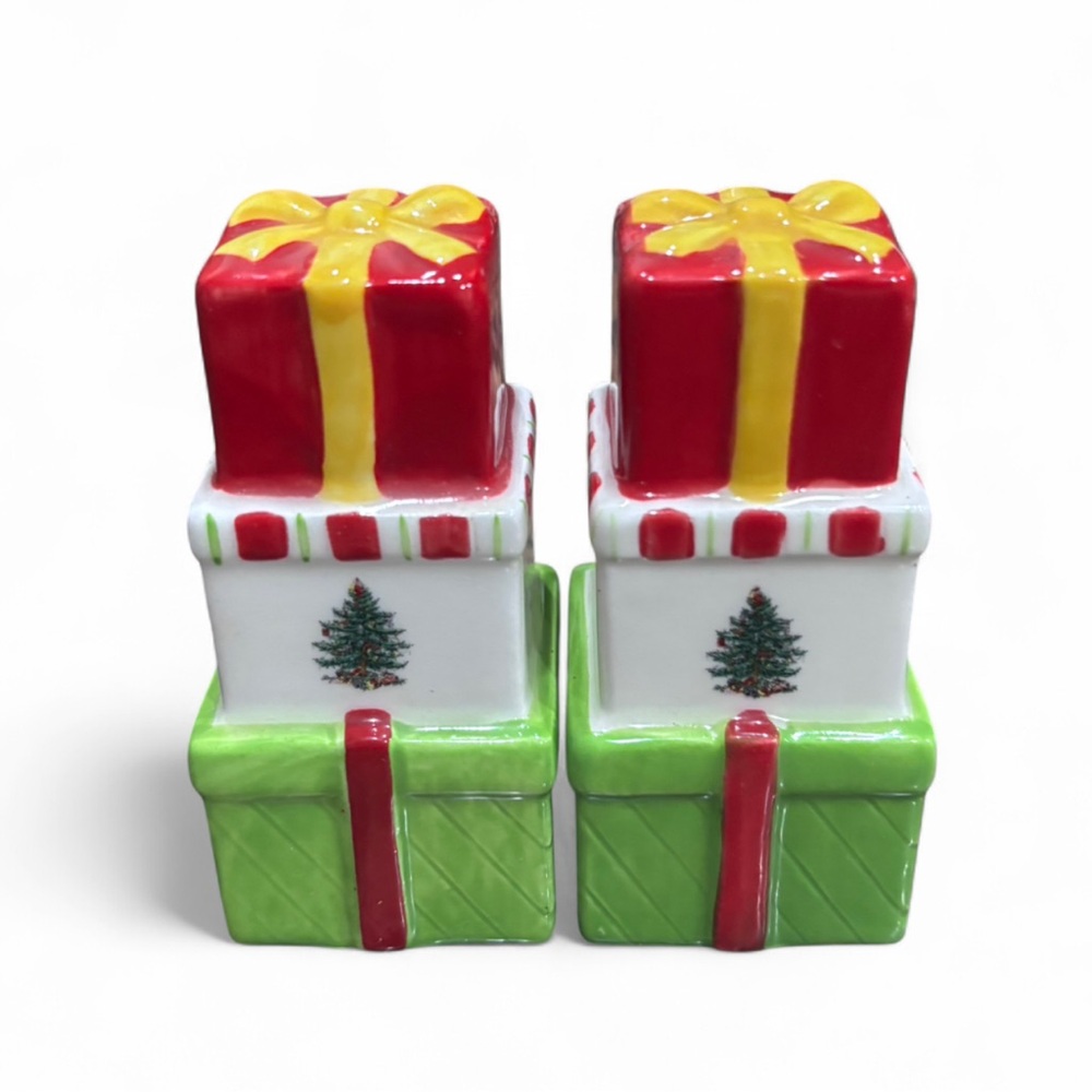 Spode Christmas Gifts Salt and Pepper Shakers